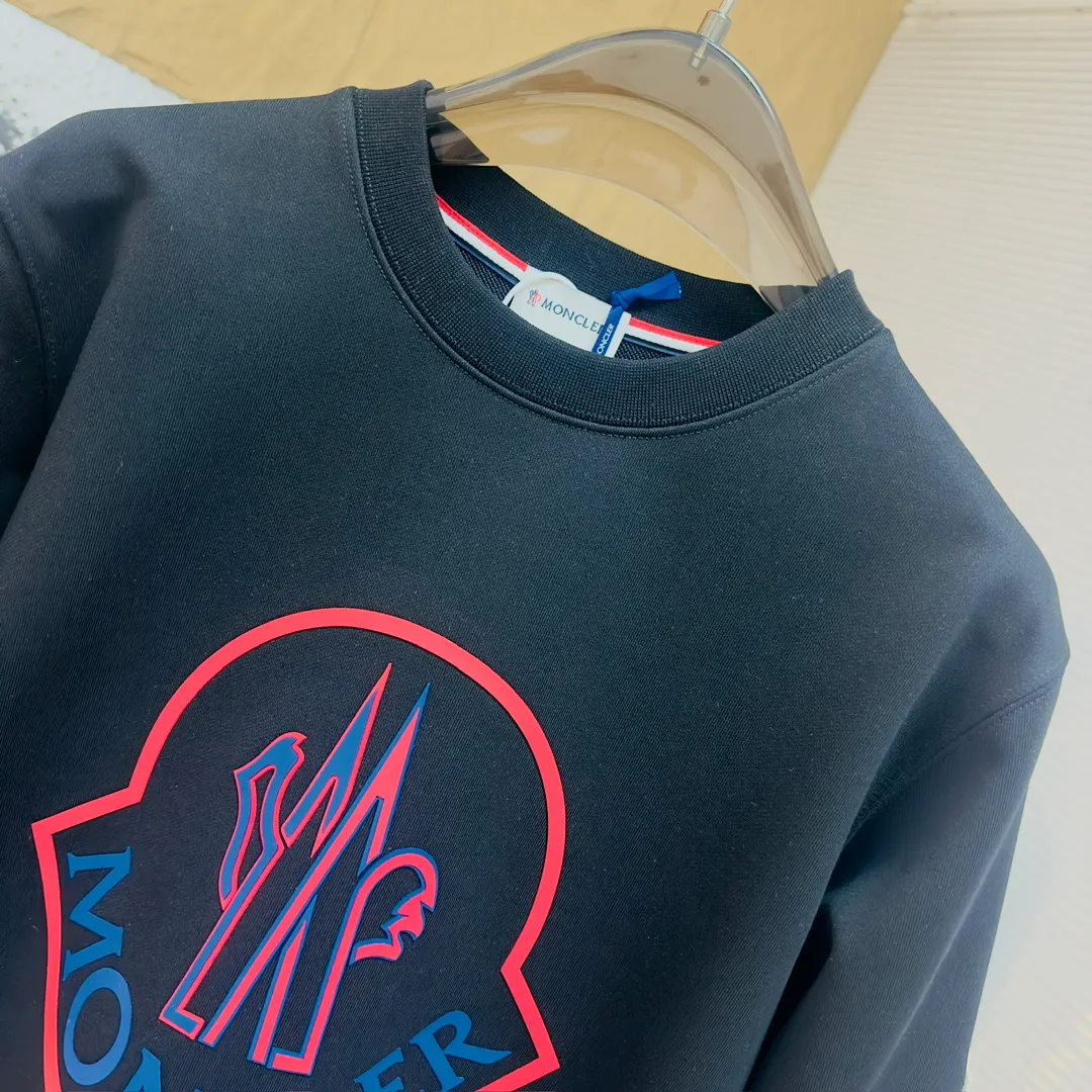 ： 🤳𝐌𝐎𝐍𝐂𝐋𝐄𝐑 ：☑️ 440 👕 ：☑️ 1*1 。🔜 。 ：☑️ 3D ，🇧🇫 1：1 。 ， ， ！🇲🇩 ！ Size：☑️S 〰️M 〰️L 〰️XL 〰️XXL